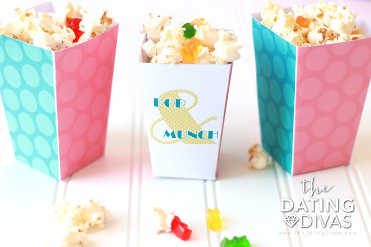 Caixas de pipoca para noite de cinema no quintal