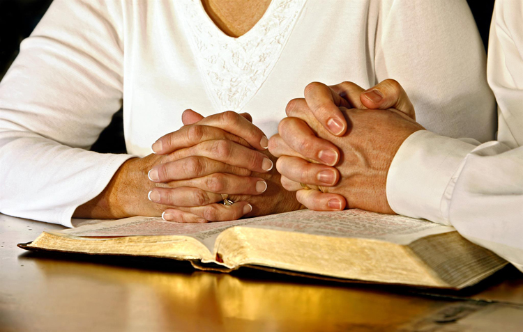 Your Morning Routine should include praying as a couple.