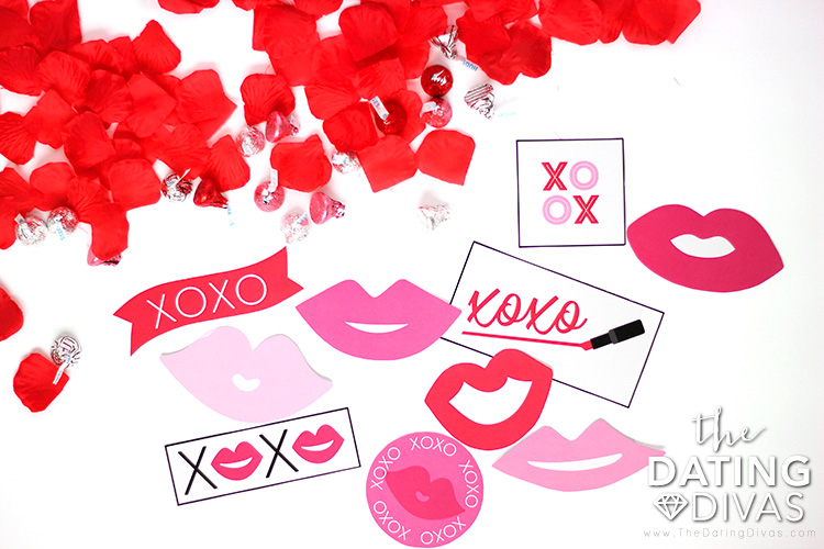 Valentine's Day Trail of Kisses Gift Idea - www.TheDatingDivas.com G-Rated sweet Valentine's Day idea that could lead to some Valentine's Day sex in the bedroom. | The Dating Divas