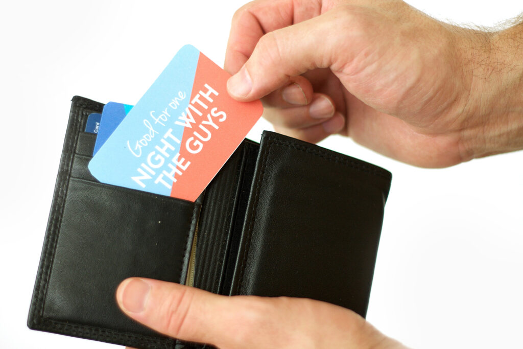 Wallet sized anniversary gifts for him - dateyourspouse.com Love note anniversary gifts for him that fit inside of a wallet. | The Dating Divas