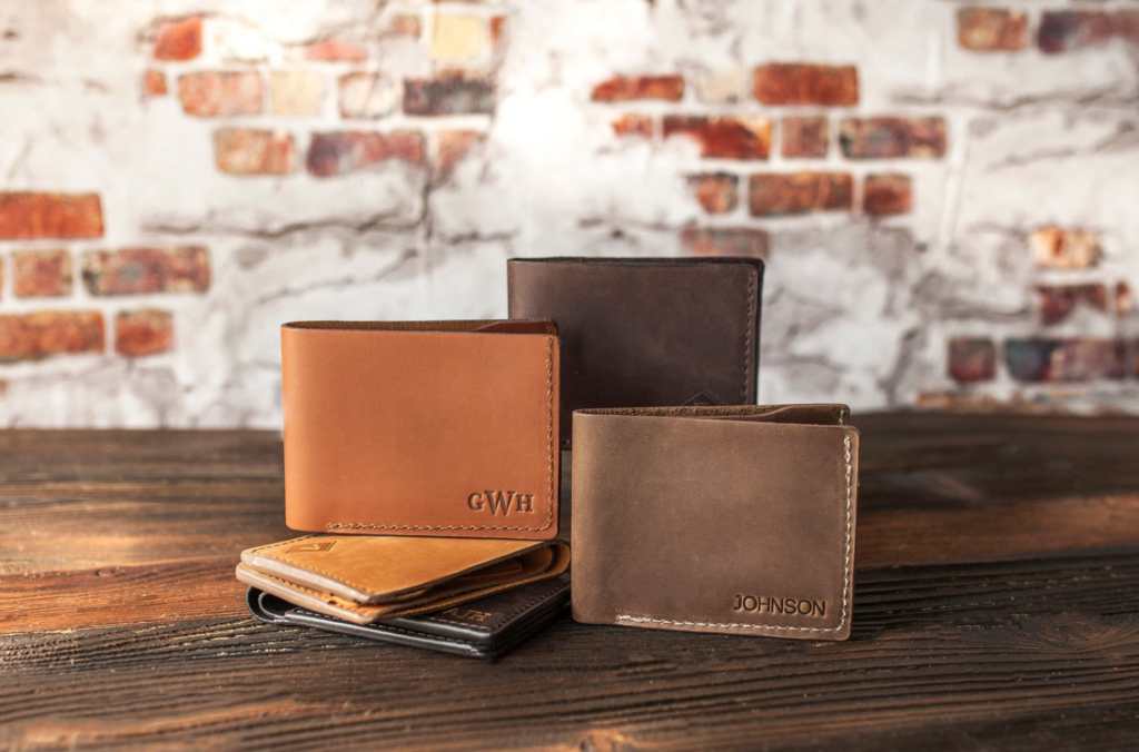 Leather wallet gift idea for him that can be personalized - dateyourspouse.com These personalized wallets are a great anniversary gift idea for him. | The Dating Divas