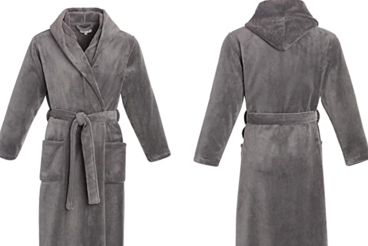 Fleece robe anniversary gifts for him - dateyourspouse.com These fleece robes are one of the coziest anniversary gifts for him. | The Dating Divas