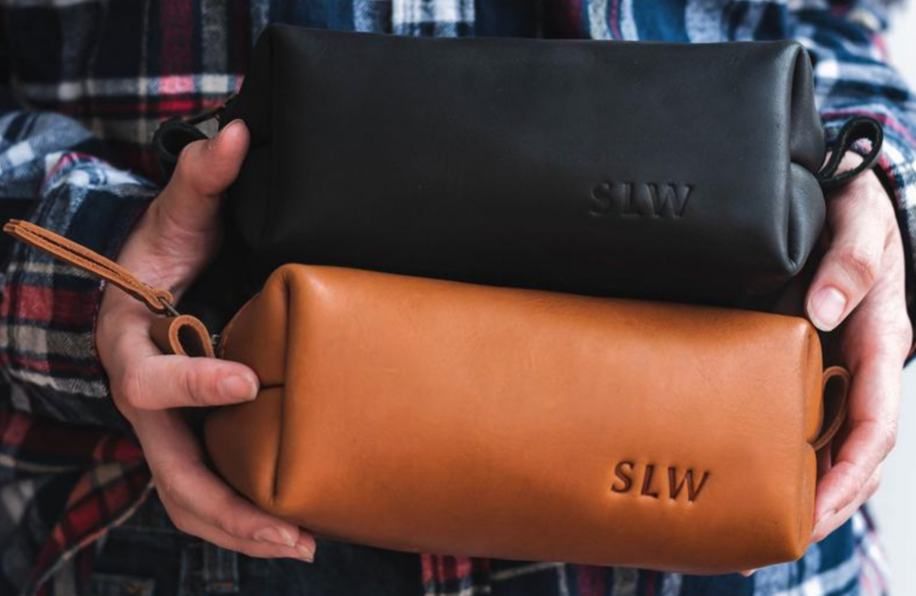 Leather toiletry bag anniversary gift for him - dateyourspouse.com This personalized leather toiletry bag is a great anniversary gift for him. | The Dating Divas