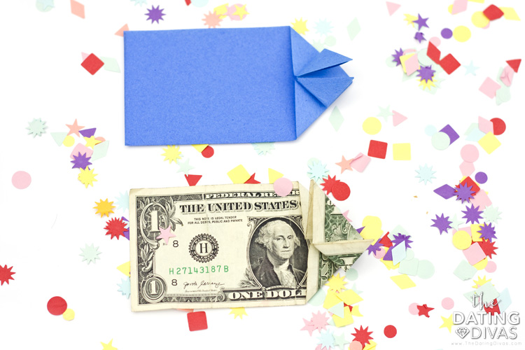 Origami Heart Using Rectangular Paper - dateyourspouse.com Tutorial for how to make an origami heart with rectangular paper. | The Dating Divas