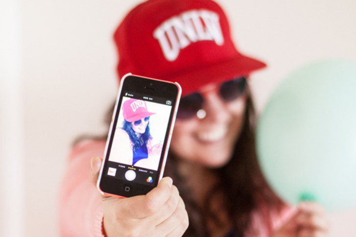 Hot Potato Selfie Family Games to Play - dateyourspouse.com Family games to play with a cell phone. | The Dating Divas
