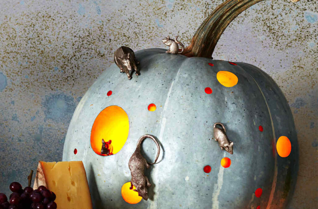 Mouse Pumpkin - dateyourspouse.com Mouse house, creative pumpkin ideas for Halloween. | The Dating Divas