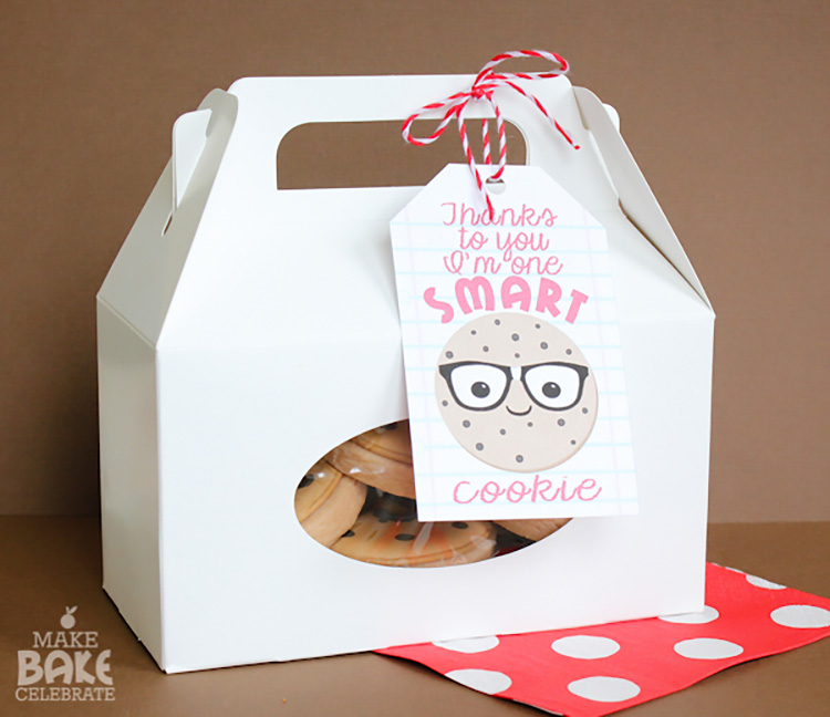 Teacher Appreciation Gift Tag - www.TheDatingDivas.com Free printable "smart cookie" teacher appreciation idea. | The Dating Divas