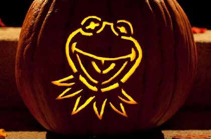 Kermit Pumpkin Pattern - dateyourspouse.com Kermit the front free printable pumpkin pattern. | The Dating Divas