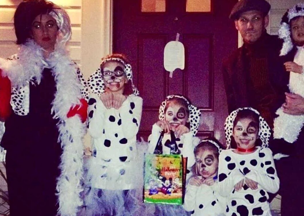101 Dalmatians Costume 2020 Idea - dateyourspouse.com 101 Dalmatians costume idea for 2020. | The Dating Divas