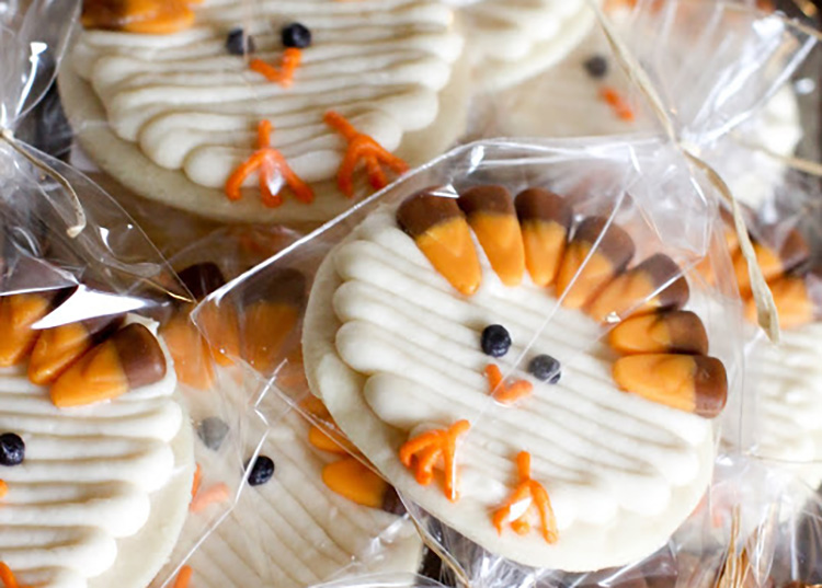 Easy Turkey Cookies - www.TheDatingDivas.com Simple sugar cookies create some adorable Thanksgiving food ideas with these cute turkeys. | The Dating Divas