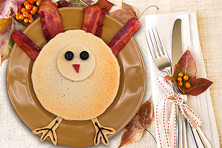 Bacon Turkey Pancake for a Thanksgiving Food Idea - www.TheDatingDivas.com Thanksgiving treats for kindergarteners that I'm going to have to try! |The Dating Divas