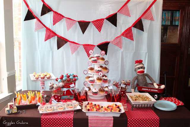 Sock Monkey Baby Shower Idea - dateyourspouse.com Ideas for Sock Monkey baby shower theme | The Dating Divas
