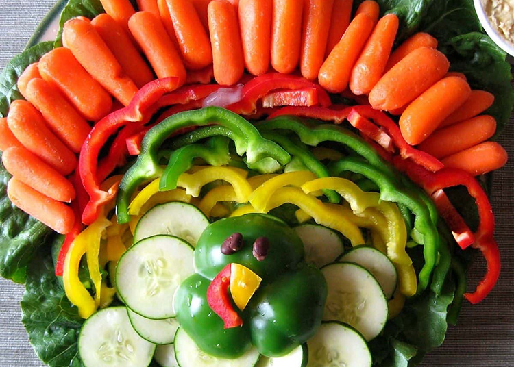 Turkey Veggie Tray as a Thanksgiving Finger Food - www.TheDatingDivas.com A cute veggie tray is a great option for Thanksgiving finger food. | The Dating Divas