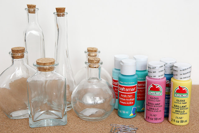 Painted Photo Bottle for Gifts - thedatingdivascom.bigscoots-staging.com Easy and affordable ideas that are perfect for gifts. | The Dating Divas