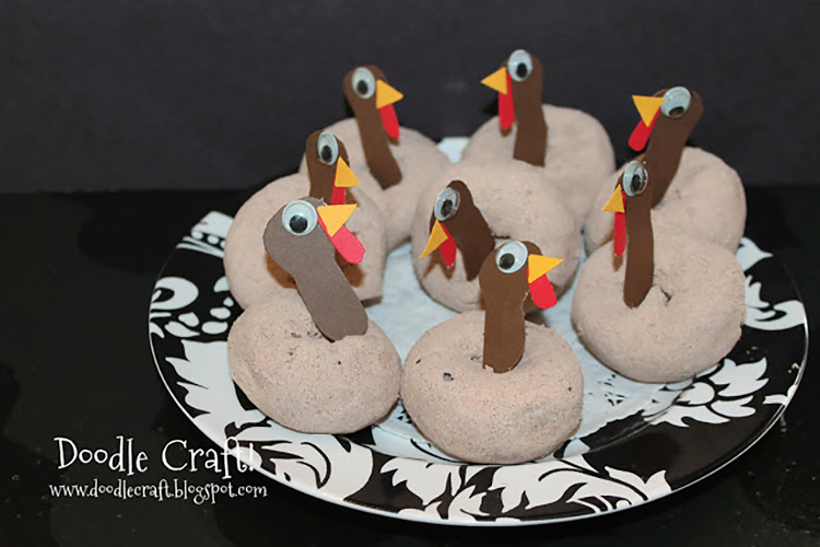 Turkey-Themed Donuts for Thanksgiving - www.TheDatingDivas.com Thanksgiving snacks that are turkey-themed donuts are a win! | The Dating Divas