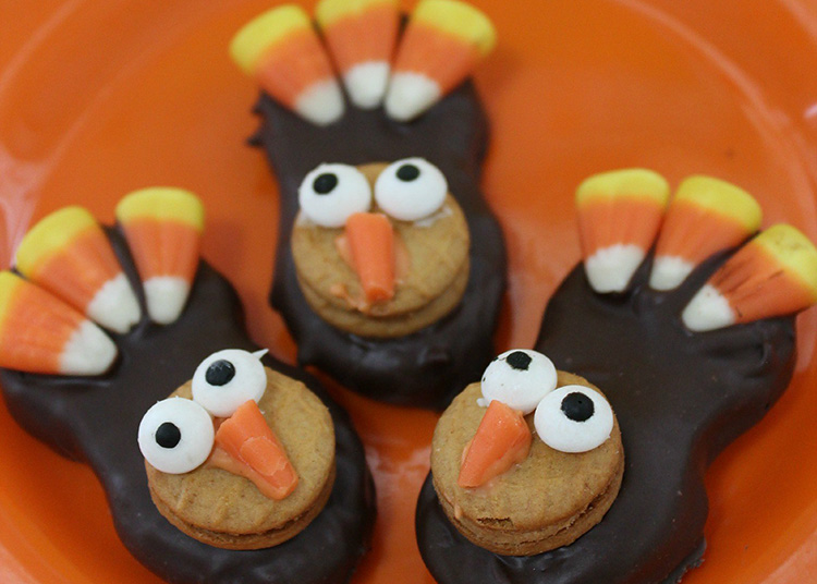 Turkey Cookies from Nutter Butters - www.TheDatingDivas.com Thanksgiving food ideas for Nutter Butters. | The Dating Divas