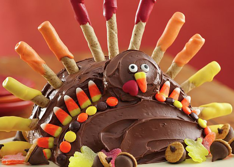 Fun Thanksgiving Desserts and Turkey Cakes - www.TheDatingDivas.com Take your normal fun Thanksgiving desserts and make them turkey-themed! | The Dating Divas