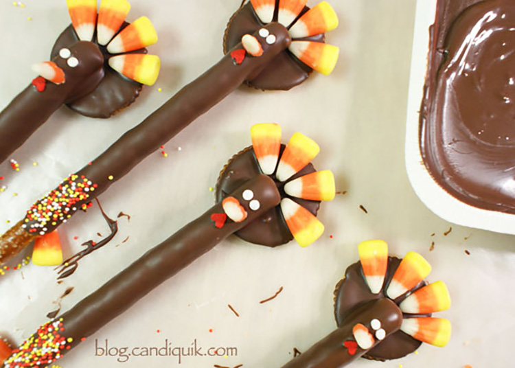 Pretzel Rod Turkey Fun Thanksgiving Desserts - www.TheDatingDivas.com Delicious and fun Thanksgiving desserts with pretzel rods. | The Dating Divas.com