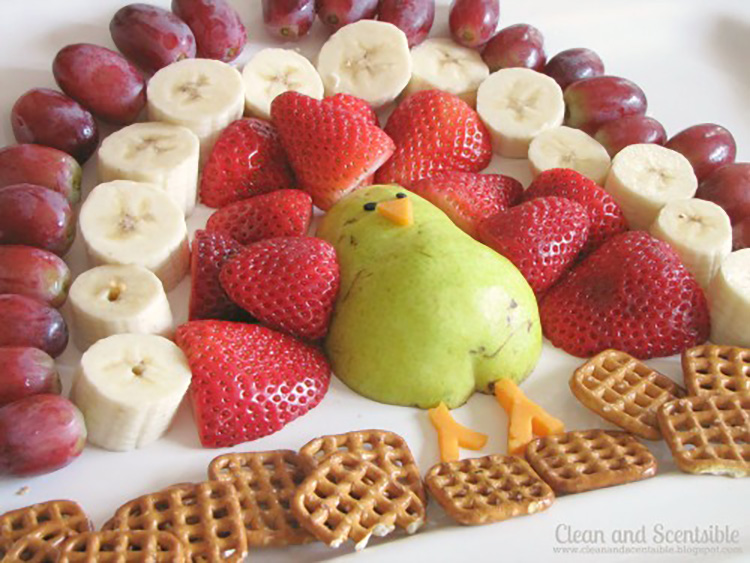 Fondue Thanksgiving Food Idea - www.TheDatingDivas.com Make your fondue plate festive with this Thanksgiving food idea. | The Dating Divas