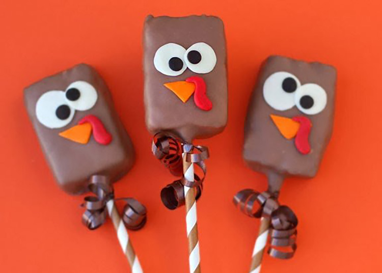 Turkey Pops for a Fun Thanksgiving Dessert - www.TheDatingDivas.com Fun Thanksgiving food ideas with chocolate dipped turkey pops. | The Dating Divas