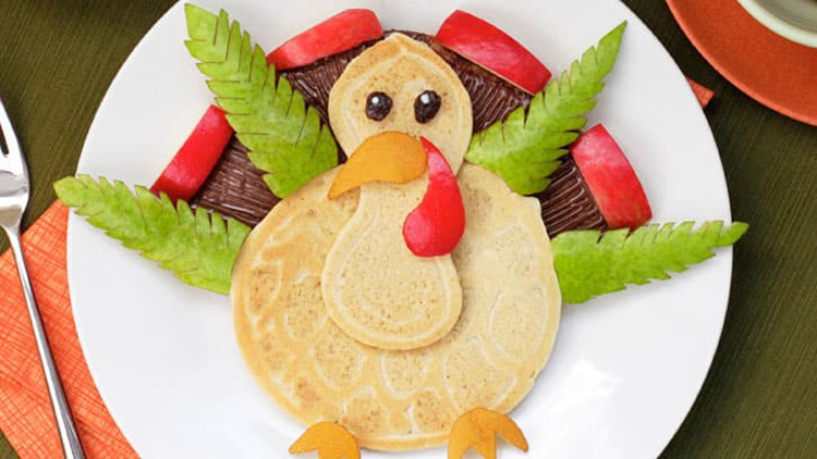 Fruity Thanksgiving Breakfast Ideas - www.TheDatingDivas.com Fruit and pancakes can make an adorable turkey for your Thanksgiving breakfast. | The Dating Divas