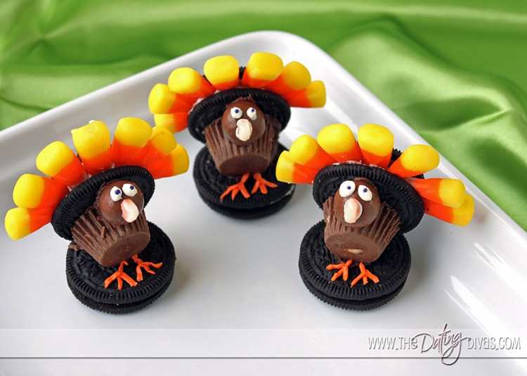 Thanksgiving Desserts from Candy and Cookies - www.TheDatingDivas.com Fun Thanksgiving desserts are super sweet with these turkeys. | The Dating Divas