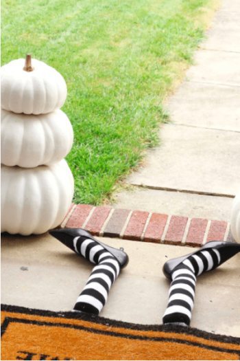 Witch Leg Halloween Decorations - dateyourspouse.com Witch leg tutorial for under front door mat | The Dating Divas