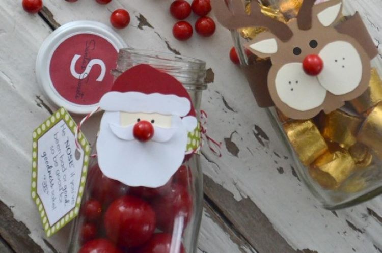 Christmas candy jars decorated to look like Rudolph and Santa - dateyourspouse.com Santa and Rudolph themed candy jars to be used as DIY Christmas gift in 2020 | The Dating Divas