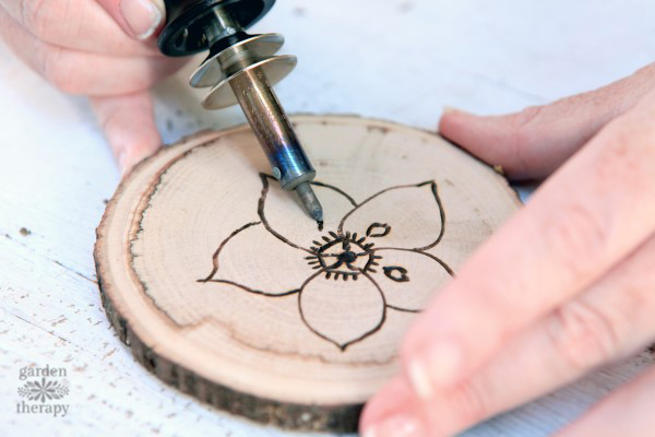 Personalized wood coasters for the perfect gift idea - dateyourspouse.com Wood coaster gift idea for him - The Dating Divas
