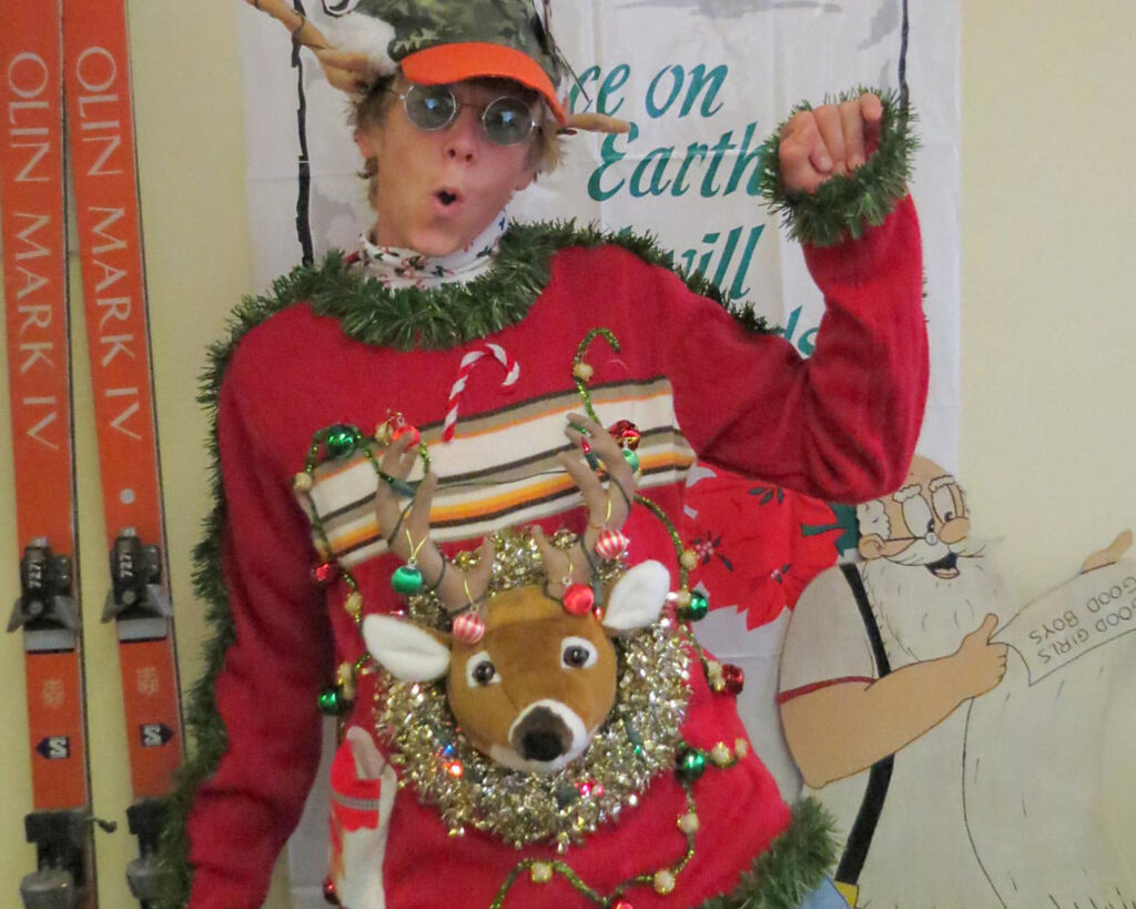 Stuffed deer ugly sweater idea - www.TheDatingDivas.com A stuffed animal head becomes a Christmas sweater | The Dating Divas