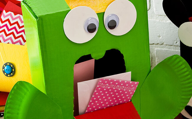 Frog prince Valentine's Day box for school - thedatingdivascom.bigscoots-staging.com Bright green frog prince Valentine's Day craft made from a cardboard box | The Dating Divas