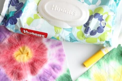 Fun art and preschool activities that use baby wipes - thedatingdivascom.bigscoots-staging.com Baby wipe preschool activities at home | The Dating Divas