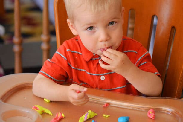 Toddler activities using edible PlayDough - thedatingdivascom.bigscoots-staging.com Edible marshmallow PlayDough recipe and preschool activities | The Dating Divas