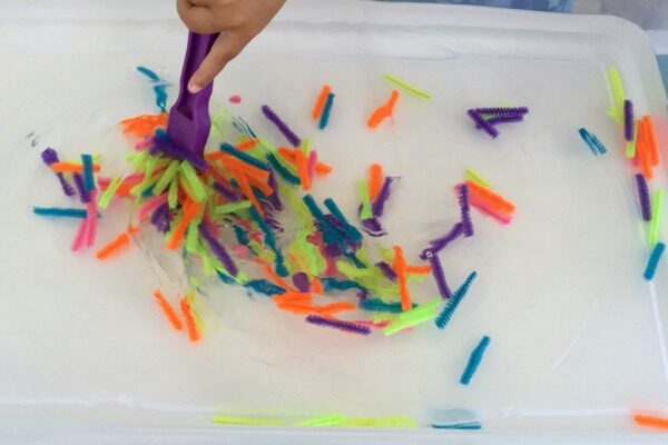 Pipe cleaner water play activities for toddlers - thedatingdivascom.bigscoots-staging.com Water and pipe cleaner play for toddlers | The Dating Divas