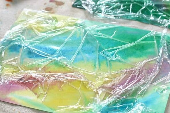 Toddler activities and art using plastic wrap - thedatingdivascom.bigscoots-staging.com Plastic wrap sensory activity for kids | The Dating Divas