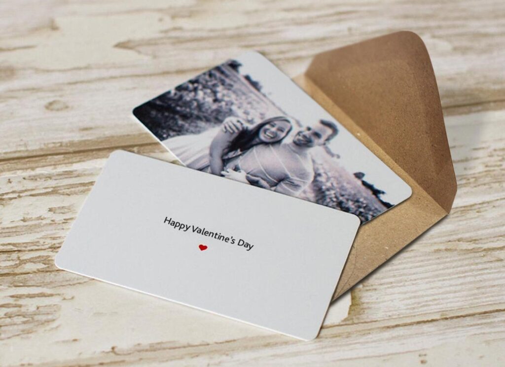 Anniversary gifts for him to keep in his wallet - dateyourspouse.com Personalized wallet anniversary gifts for him. | The Dating Divas