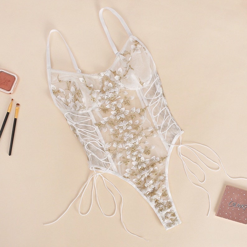 Sexy lingerie for your wedding day | The Dating Divas