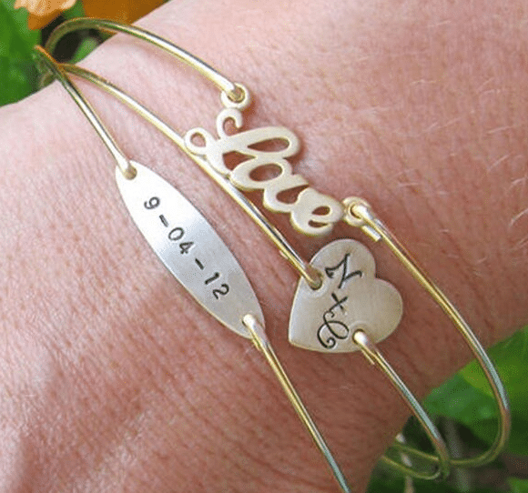 Looking for sentimental valentines gifts for her? This Initial Bracelet would be perfect! | The Dating Divas