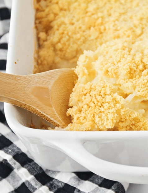 This Cheesy Potato Casserole makes a great Easter dinner side! | The Dating Divas