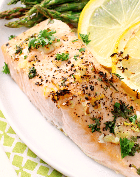 Lemon and Garlic Herb Salmon is perfect for seafood lovers! | The Dating Divas