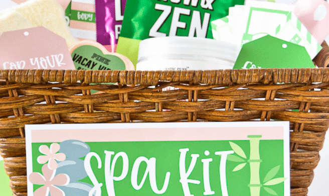Gift your sweetie the gift of relaxation with this homemade spa kit! This makes a great valentines gift for her! | The Dating Divas