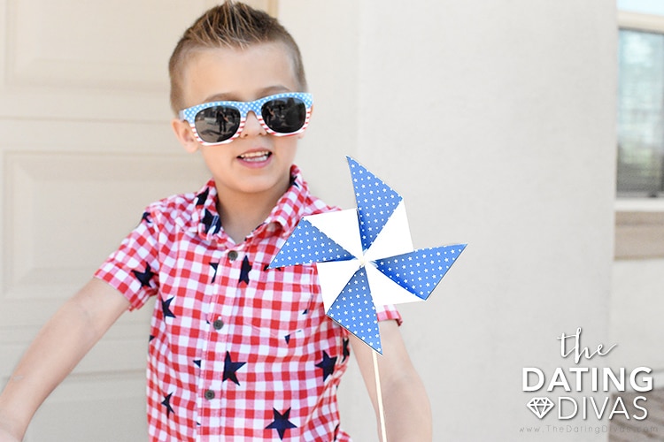 Easy-to-assemble pinwheels for your neighborhood 4th of July bike parade! | The Dating Divas