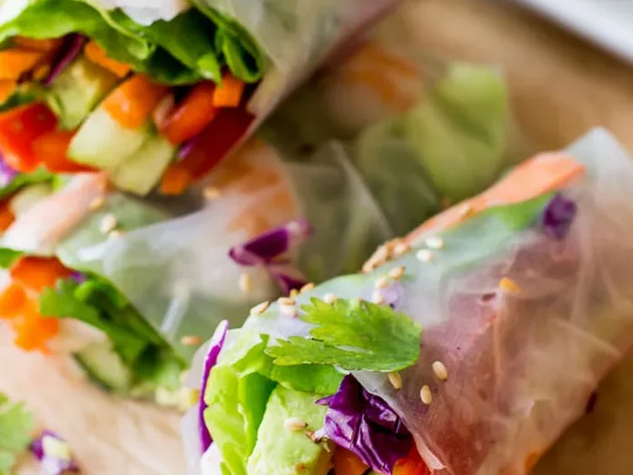 Easy summer dinners include these healthy spring rolls. | The Dating Divas