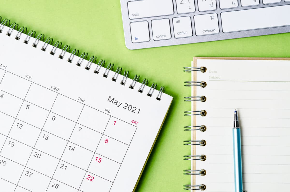 Use this post to fill in your calendar with all the national days of the year! | The Dating Divas
