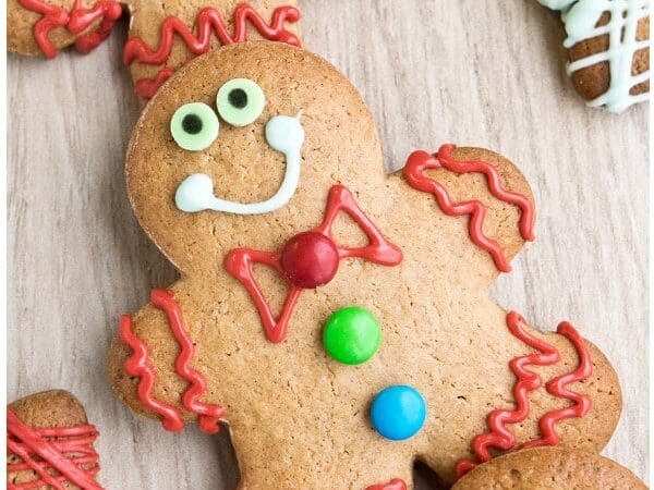 These gingerbread cookies are made with cake mix! Talk about easy! | The Dating Divas