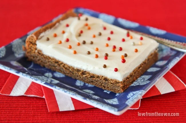 Check out these tasty Gingerbread Bars! The perfect gingerbread recipe for the holidays! | The Dating Divas