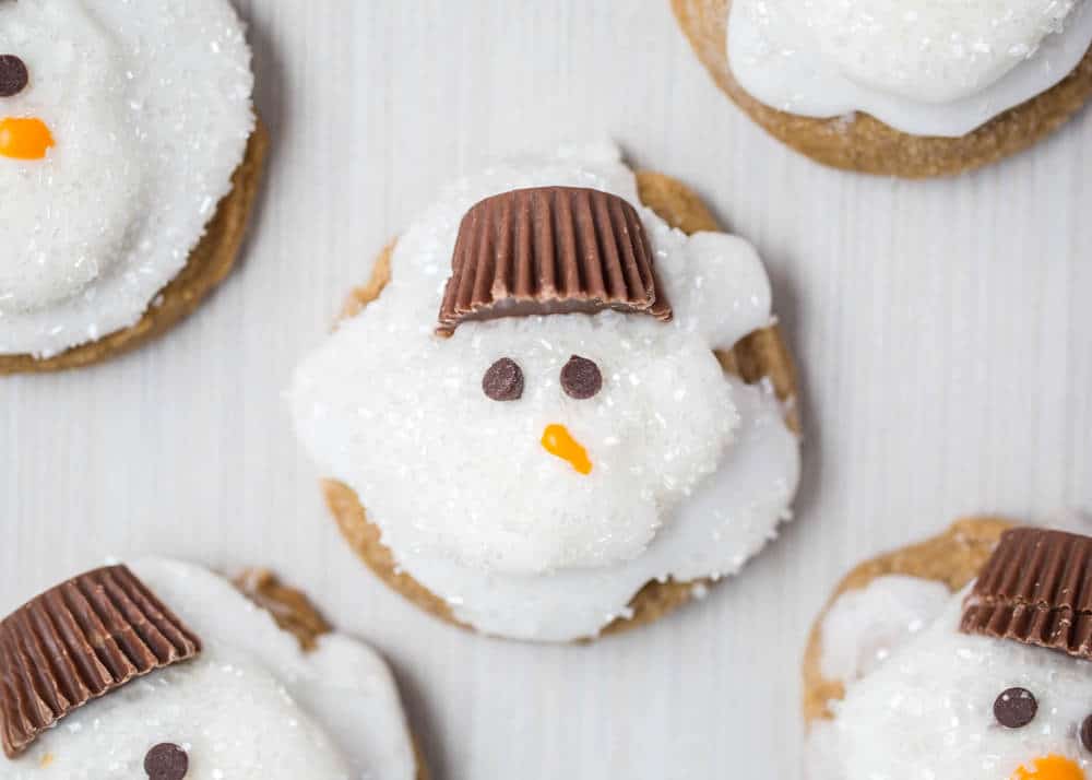 These melted snowman gingerbread cookies are so adorable! | The Dating Divas