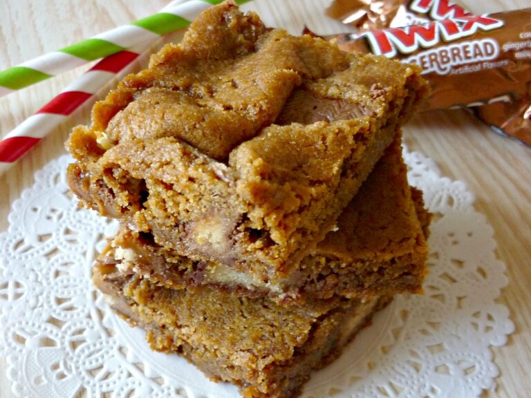 You are going to love this Gingerbread Twix Blondies gingerbread recipe! | The Dating Divas