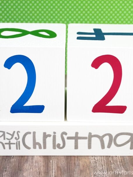 Your teens will love these holiday countdown Christmas crafts! | The Dating Divas