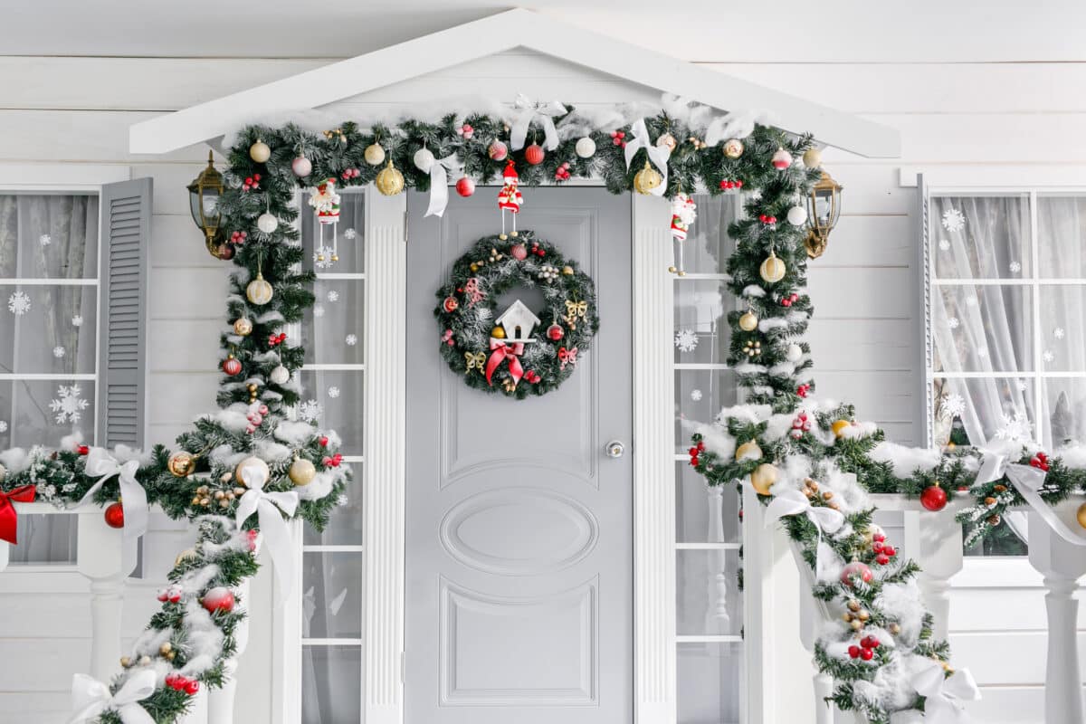 Complete your holiday porch with a festive Christmas wreath! | The Dating Divas